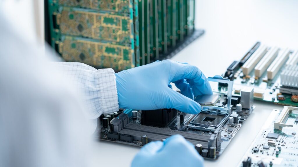 장비 유지 보수 인력 파견